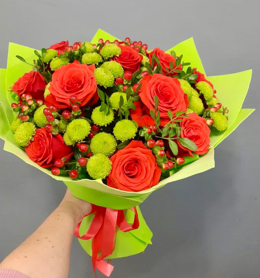 Букет цветов из: Хризантемы и Розы в Саки