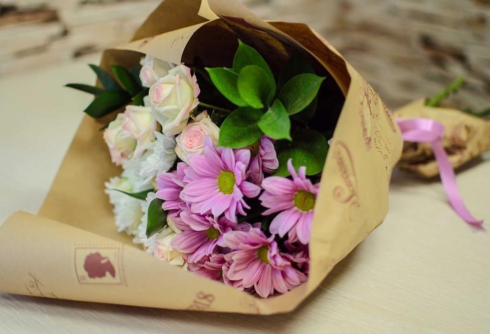 Букет цветов из: Розы и Хризантемы в Саки