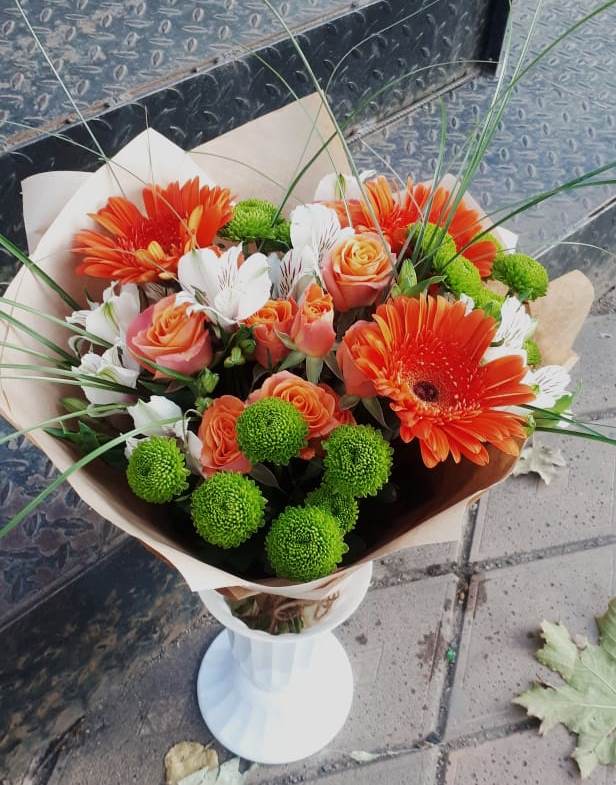 Букет цветов из: Герберы, Хризантемы, Альстромерии и Розы в Саки