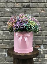 Цветочная композиция из Гипсофила и Розы в шляпной коробке в Саки