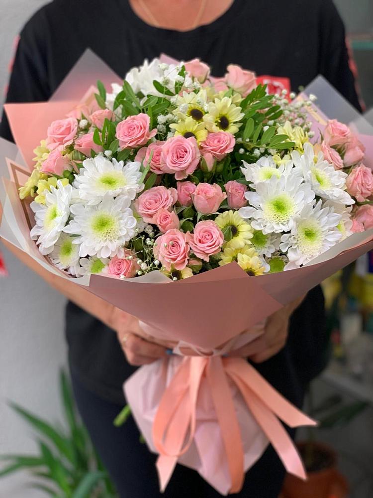 Букет цветов из: Розы и Хризантемы в Саки