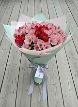 Букет цветов из:  Альстромерии в Саки