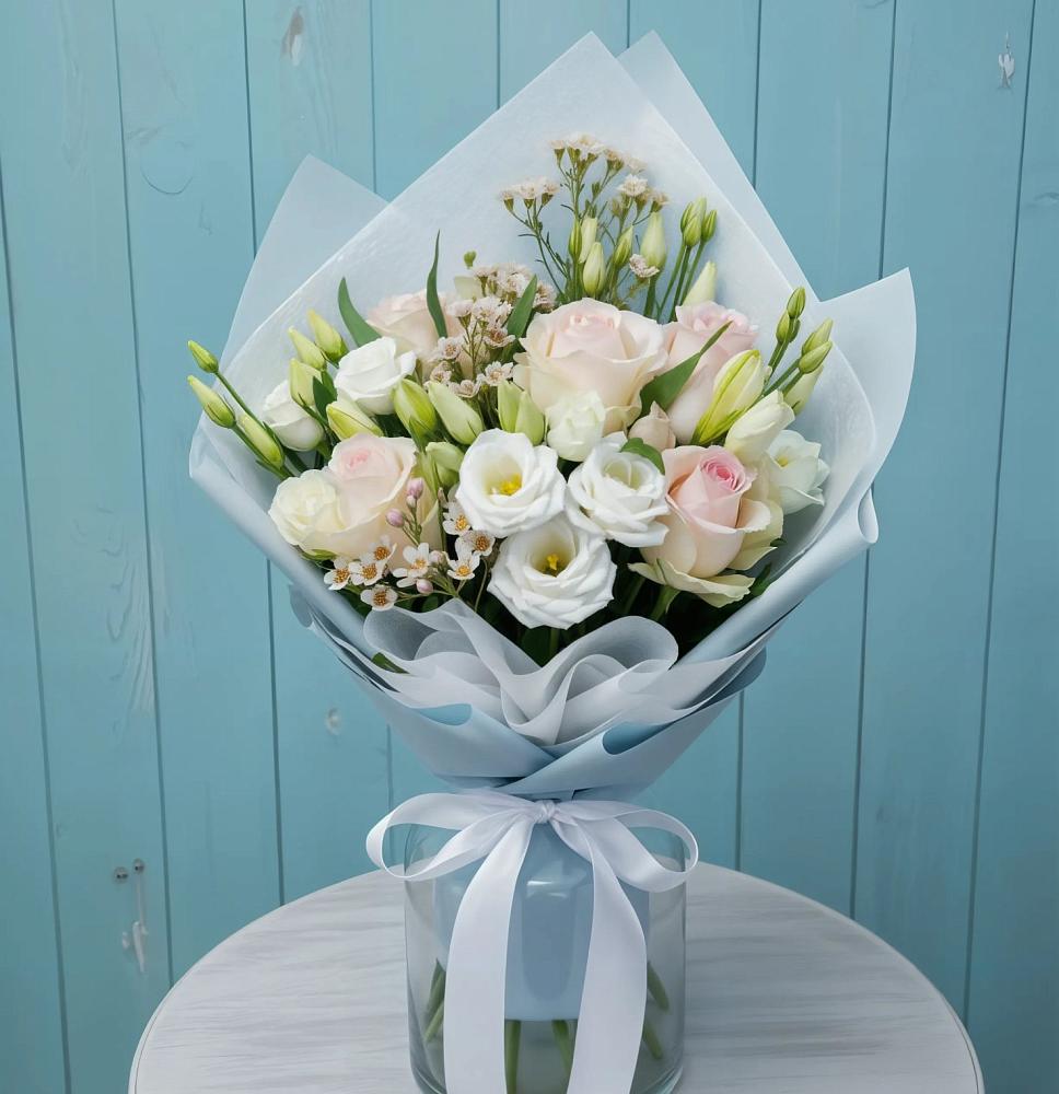 Букет цветов из: Розы и Лизиантусы в Саки