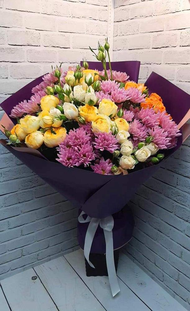 Букет цветов из: Хризантемы и Розы в Саки