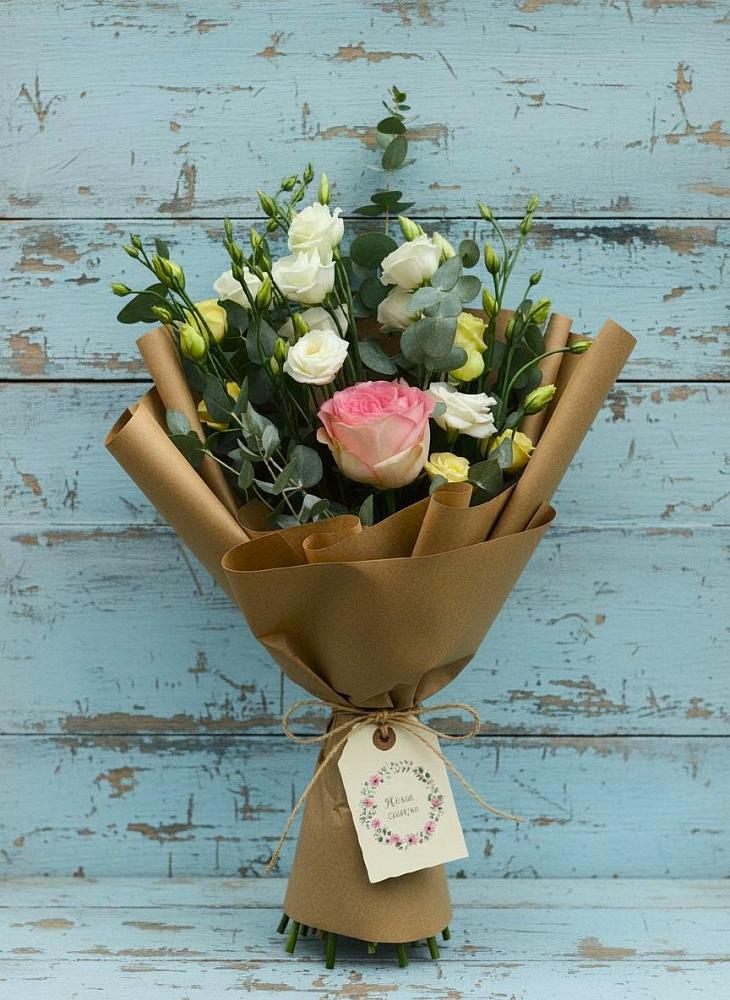 Букет цветов из: Розы и Лизиантусы в Саки