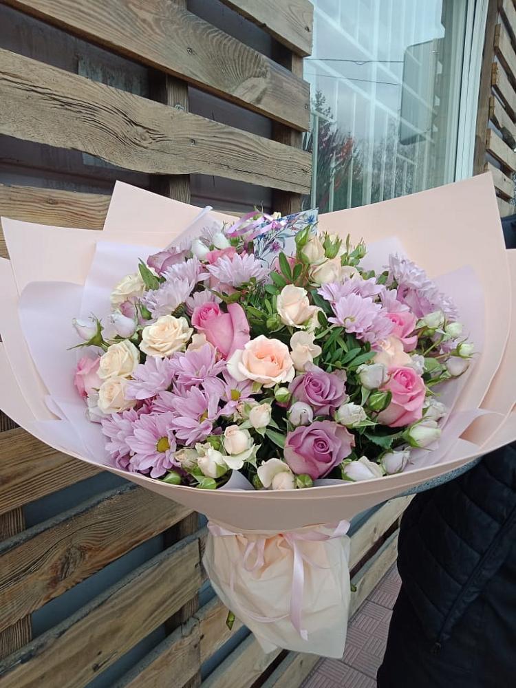 Букет цветов из: Розы и Хризантемы в Саки