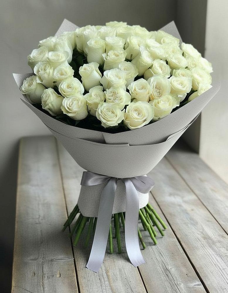 Букет 35 Белых роз в Саки