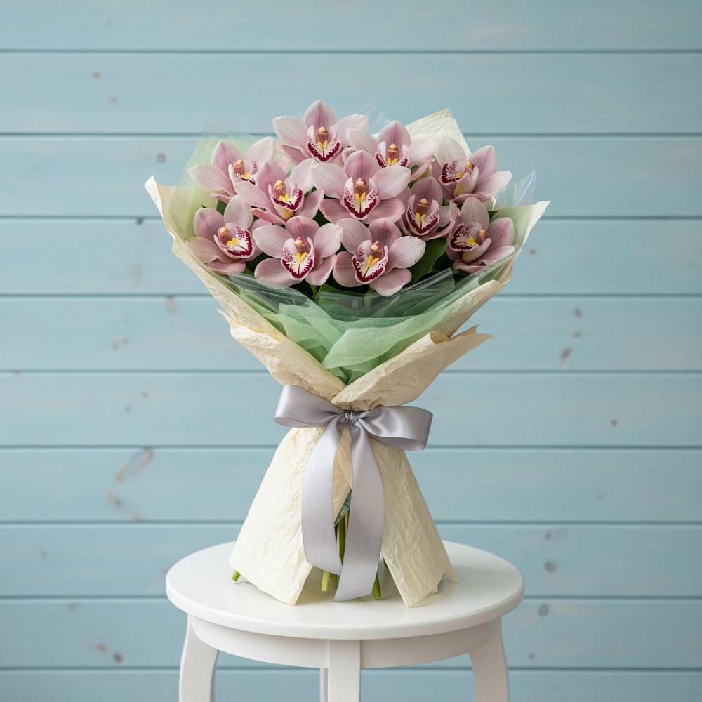 Букет цветов из: Орхидеи и Розы в Саки