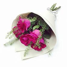 Букет цветов из:  Розы в Саки