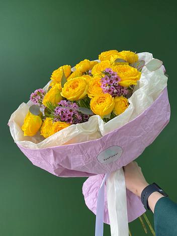 Букет Кустовые желтые розы в Саки