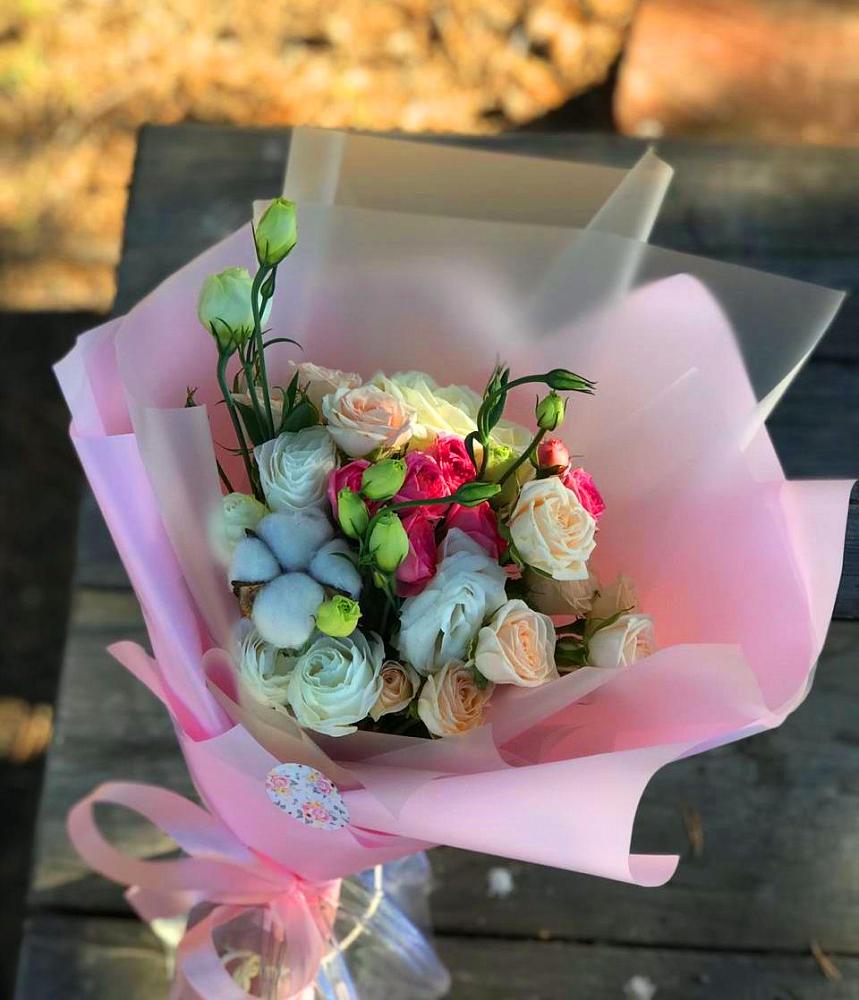 Букет цветов из: Розы и Лизиантусы в Саки