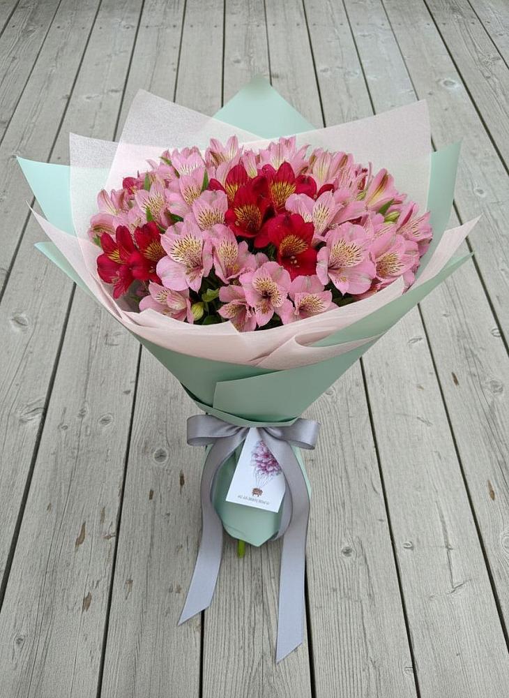 Букет цветов из: Альстромерии в Саки
