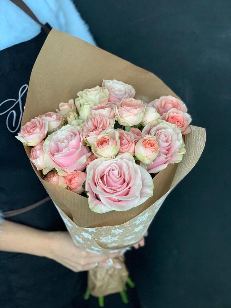 Букет цветов из: Хризантемы и Розы в Саки