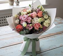 Букет цветов из:  Розы, Лизиантусы и Гвоздики в Саки