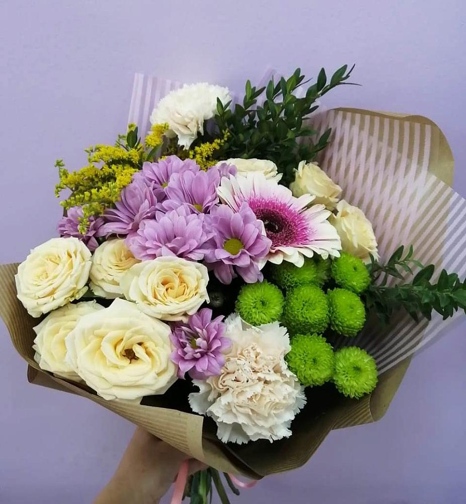 Букет цветов из: Хризантемы, Розы, Гвоздики и Герберы в Саки