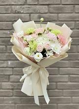 Букет цветов из:  Гвоздики, Розы, Лизиантусы и Хризантемы #REPLACE_PRED# Саки