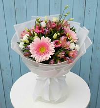 Букет цветов из:  Герберы, Альстромерии и Лизиантусы в Саки