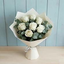 Букет Белые розы в Эвкалипте в Саки