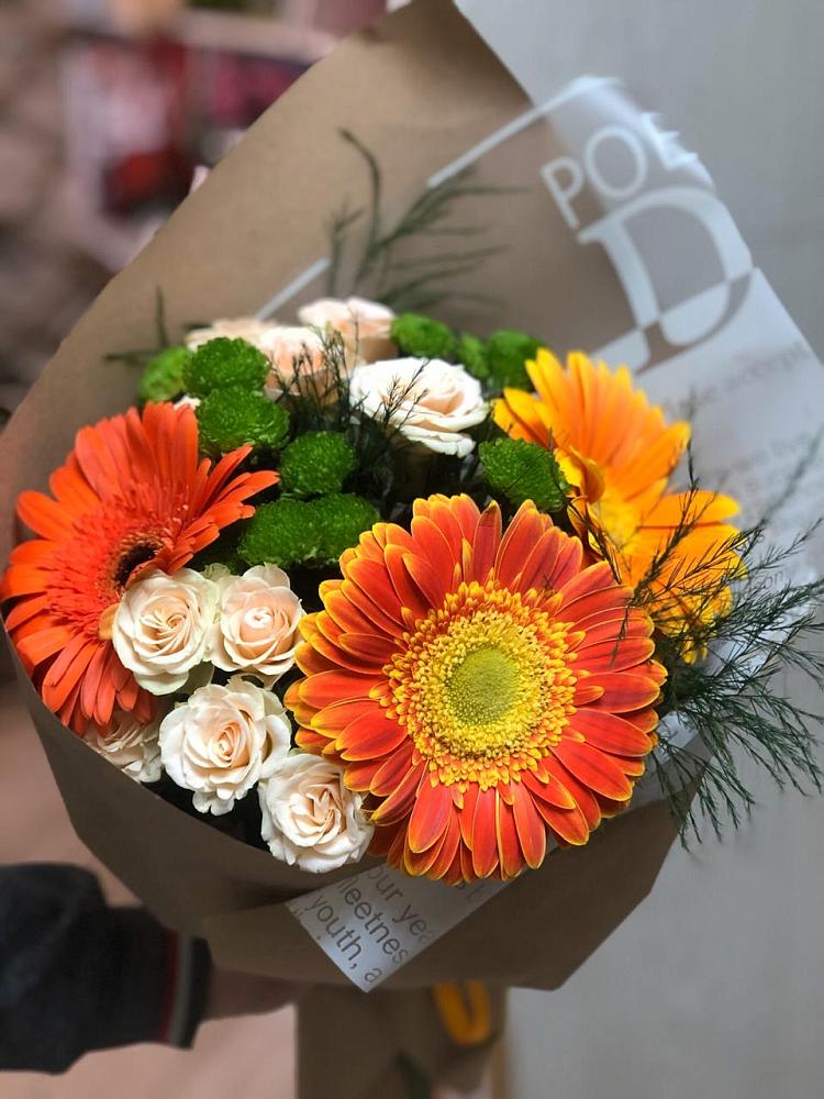 Букет цветов из: Герберы, Хризантемы и Розы в Саки