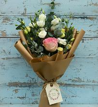Букет цветов из:  Розы и Лизиантусы в Саки