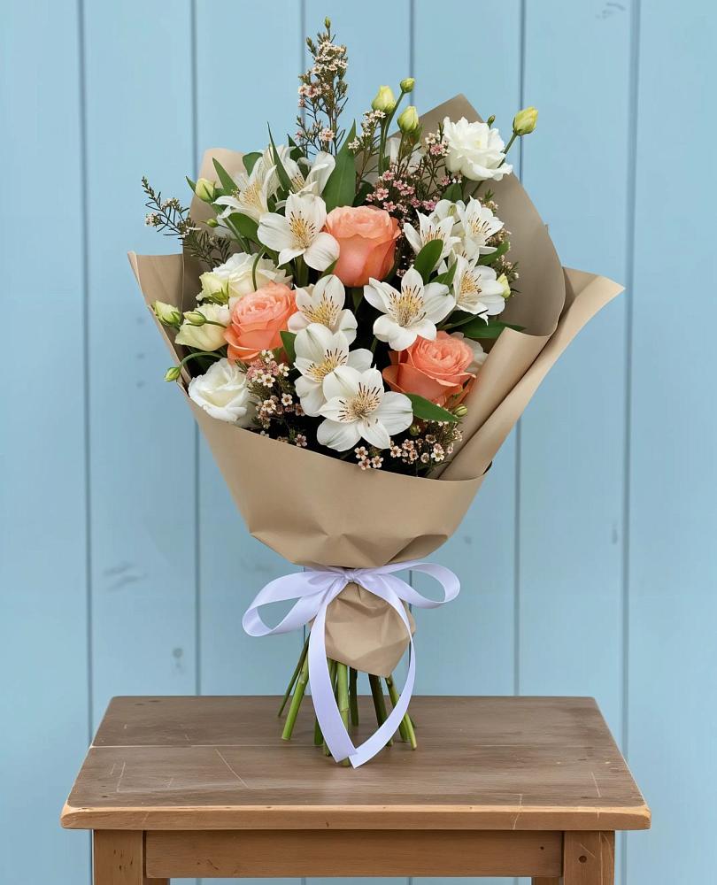 Букет цветов из: Альстромерии, Лизиантусы, Розы и Хризантемы в Саки