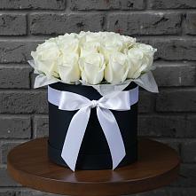 Цветочная композиция из Розы в шляпной коробке в Саки