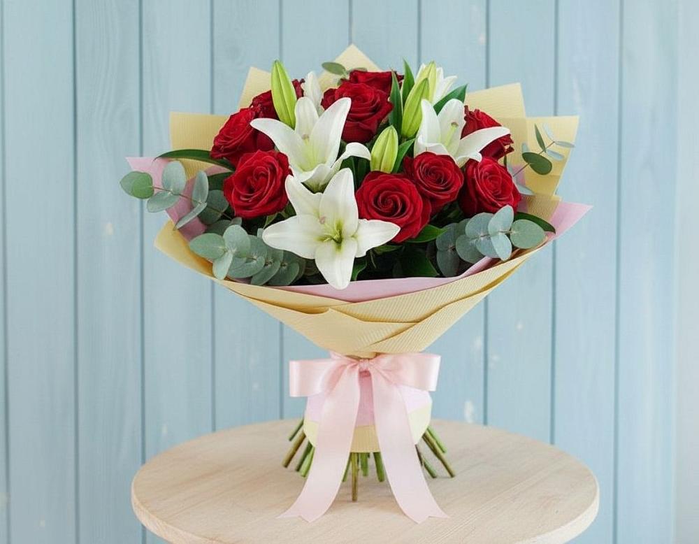Букет цветов из: Лилии и Розы в Саки